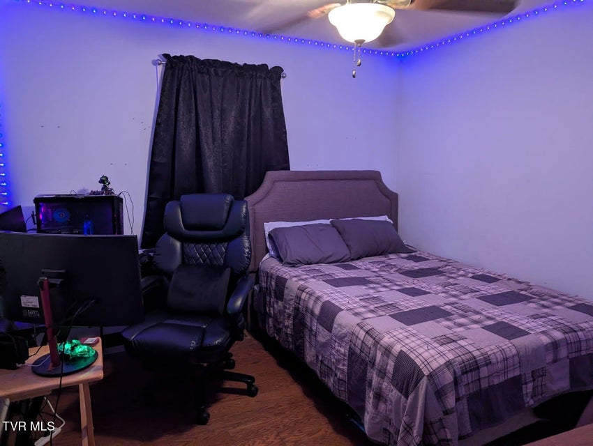 Photo #11: 210 Falconview Drive