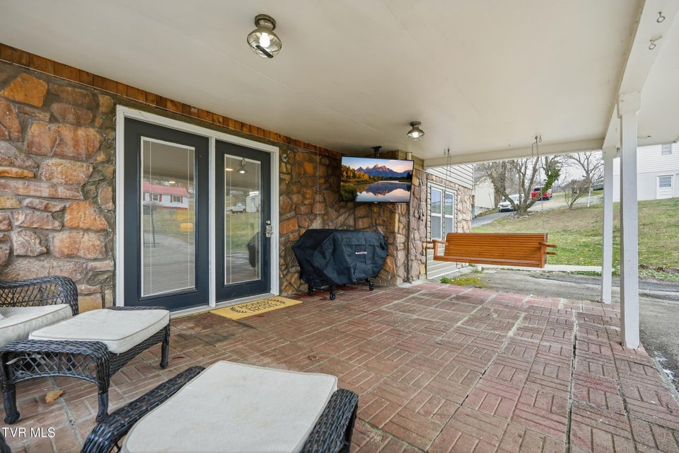 Photo #5: 644 Page Street