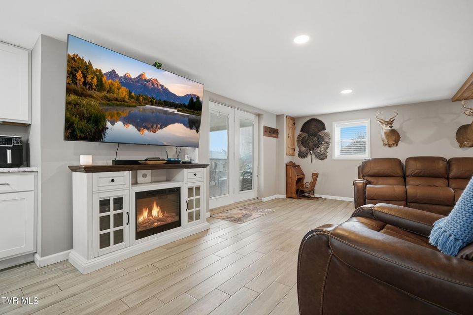 Photo #8: 644 Page Street