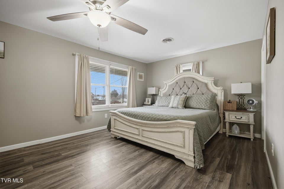 Photo #16: 644 Page Street