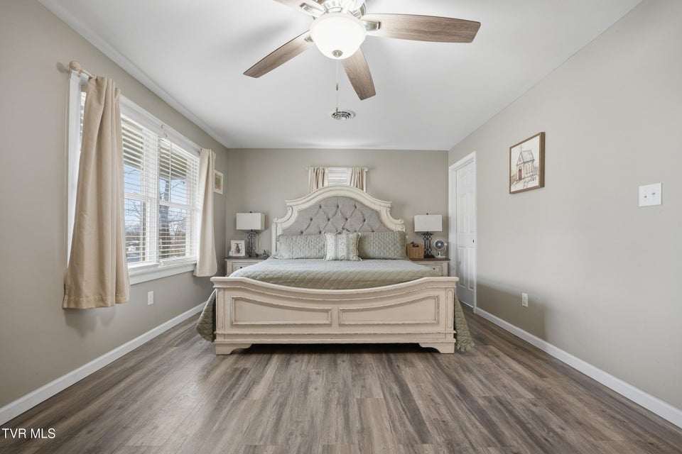 Photo #17: 644 Page Street