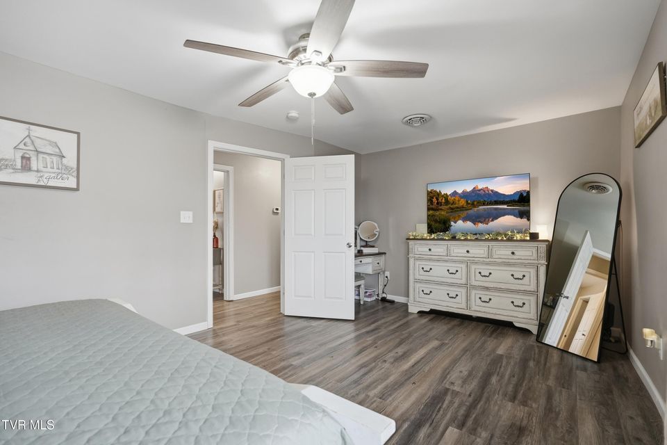 Photo #18: 644 Page Street