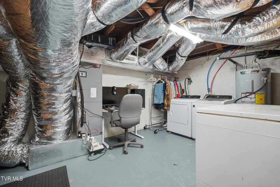 Photo #27: 644 Page Street