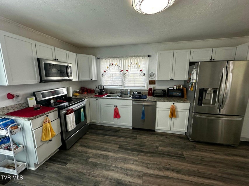 Photo #22: 574 Bailey Street