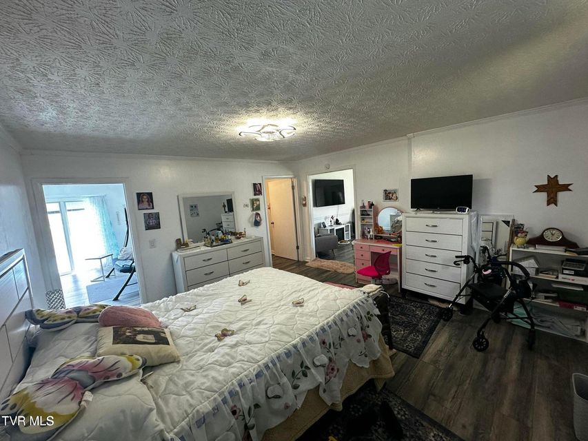 Photo #32: 574 Bailey Street