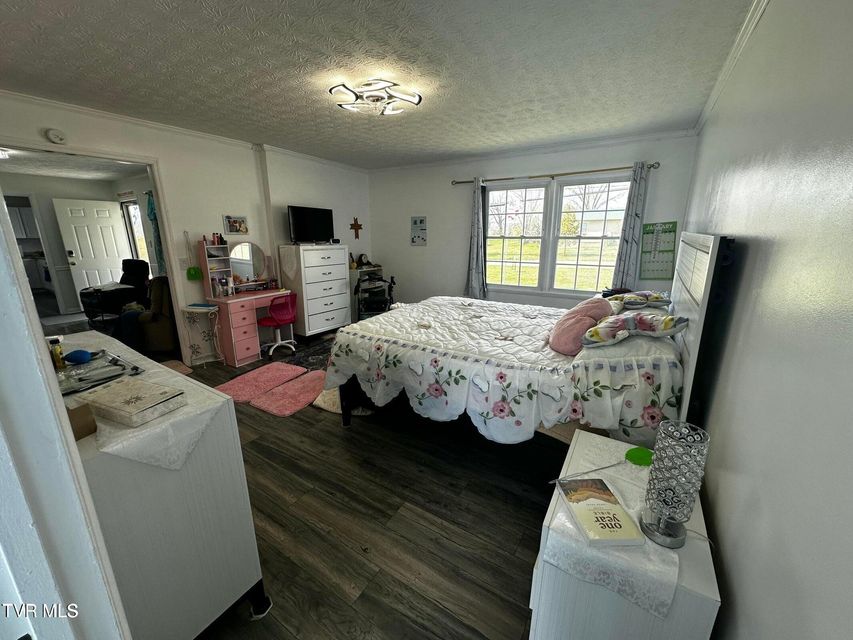 Photo #33: 574 Bailey Street