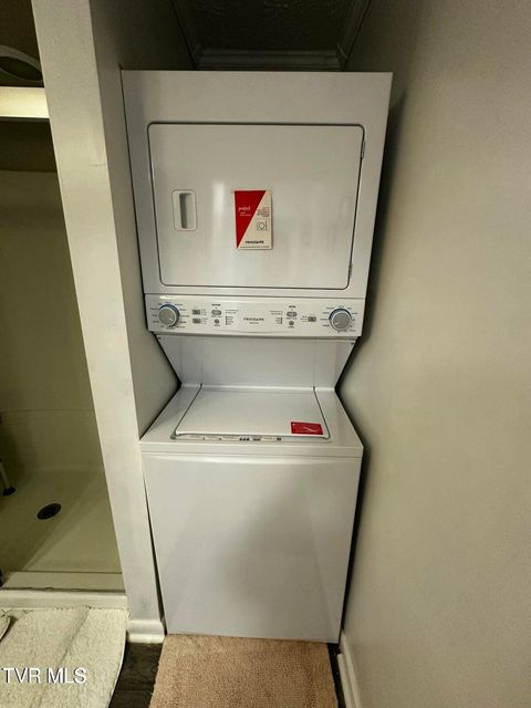 Photo #36: 574 Bailey Street