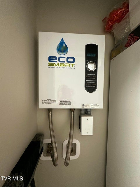 Photo #39: 574 Bailey Street