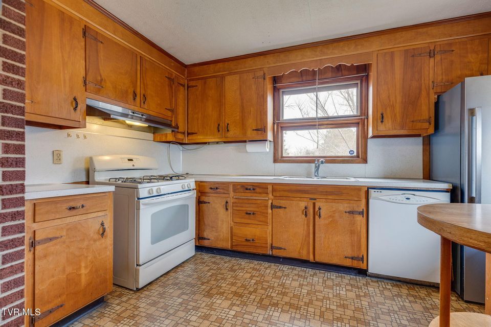 Photo #10: 4197 Skyland Drive