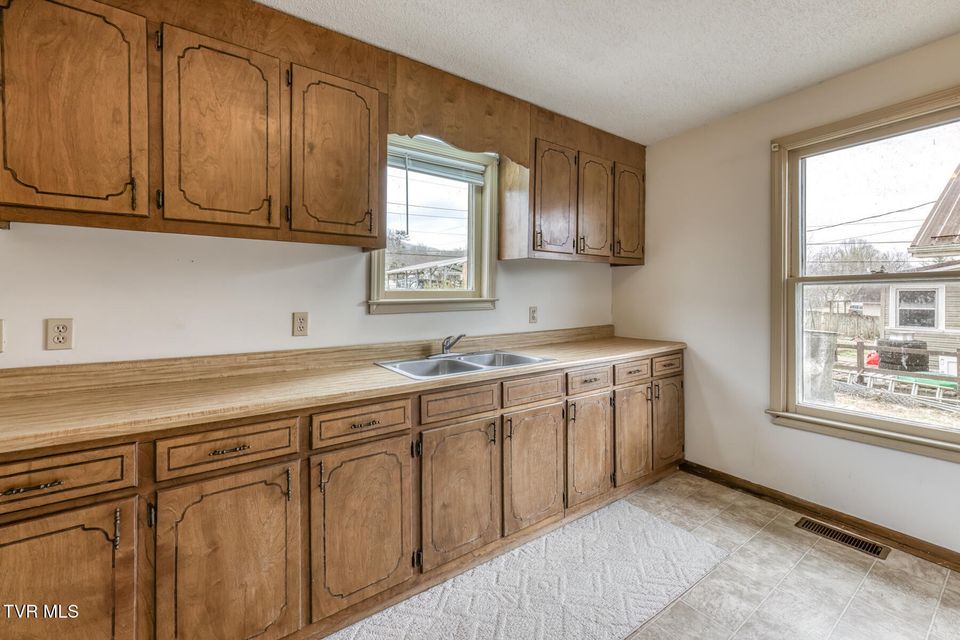 Photo #14: 708 Main Avenue