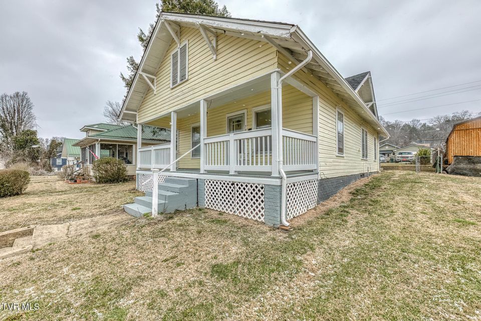 Photo #4: 708 Main Avenue