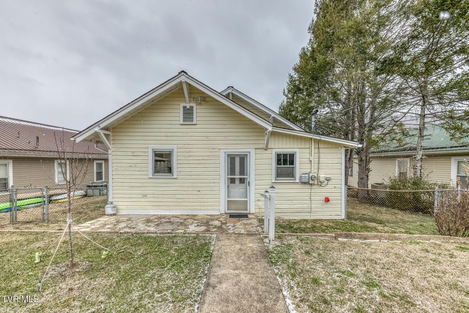 Photo #6: 708 Main Avenue