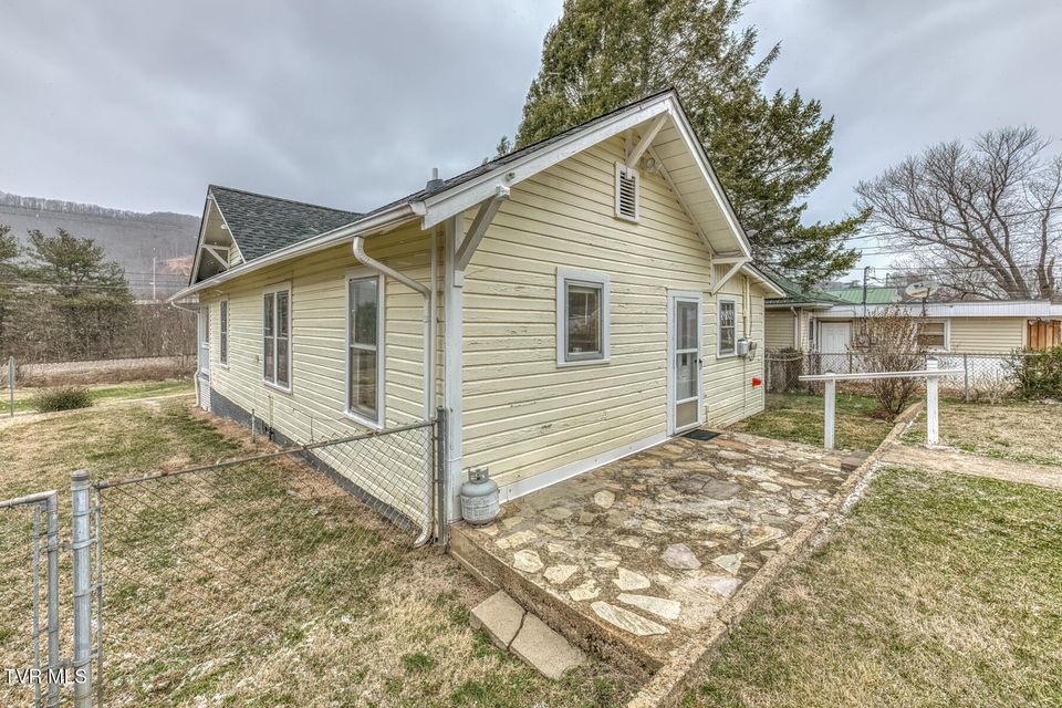 Photo #7: 708 Main Avenue