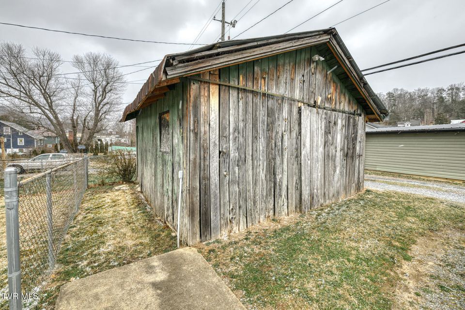 Photo #27: 708 Main Avenue