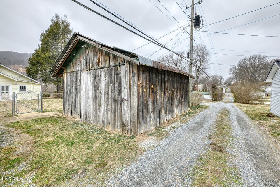 Photo #28: 708 Main Avenue