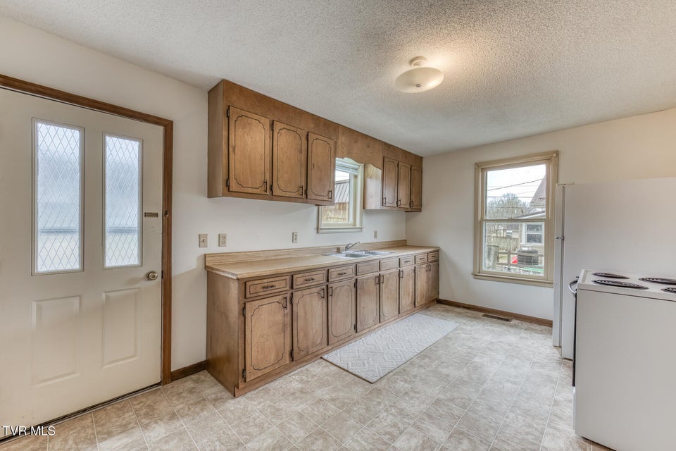 Photo #15: 708 Main Avenue