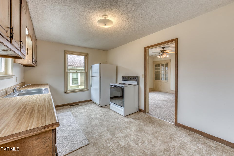 Photo #16: 708 Main Avenue