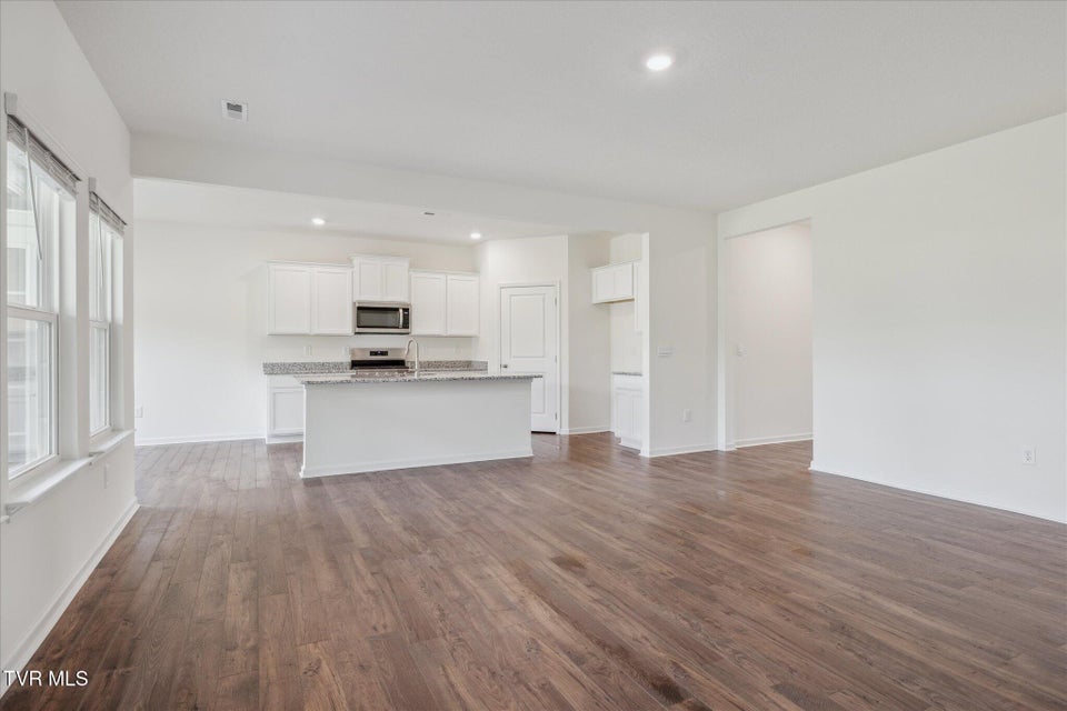 Photo #4: 535 Fieldcrest Road 