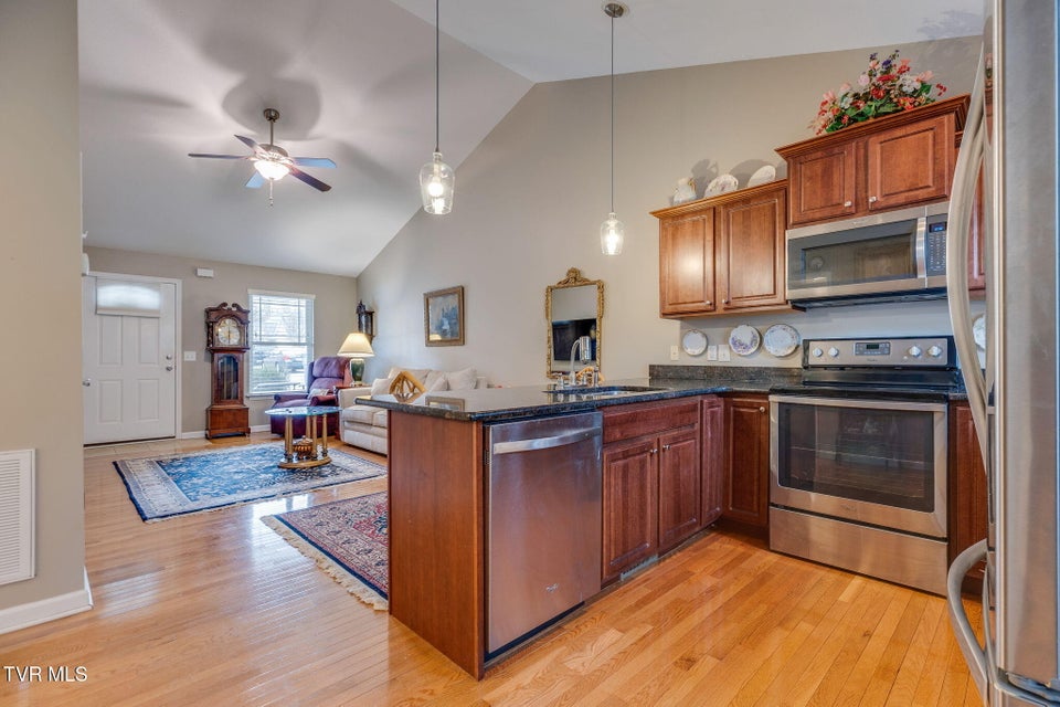 Photo #13: 527 Redstone Drive