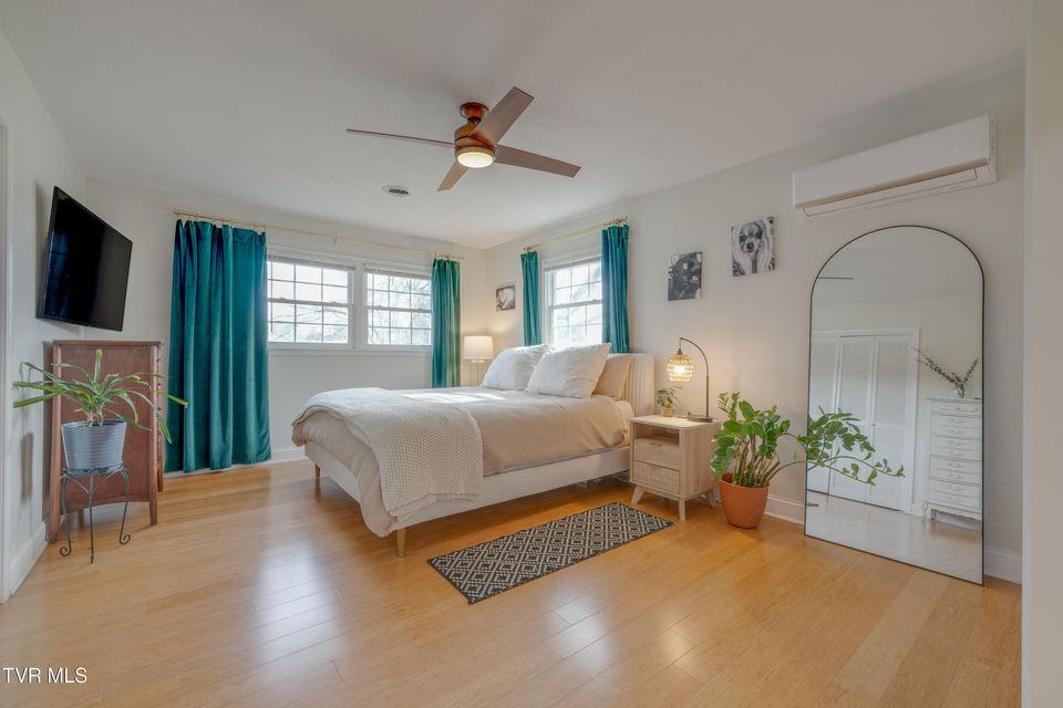 Photo #27: 2405 Rambling Road