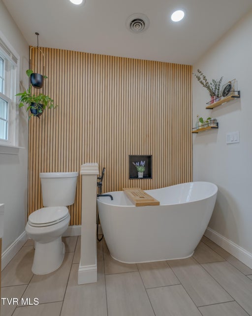 Photo #31: 2405 Rambling Road