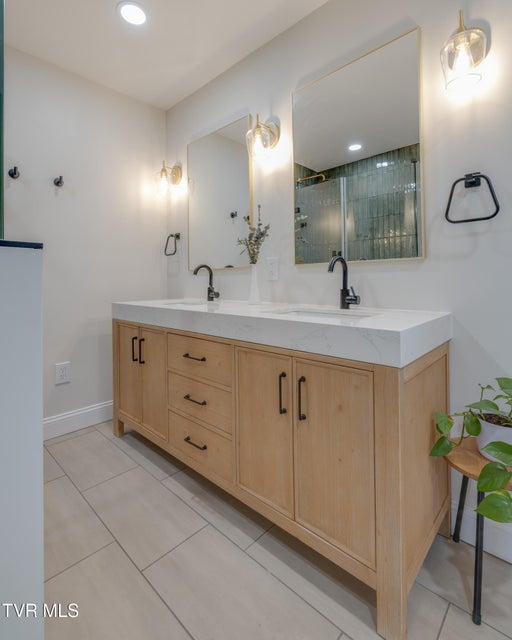 Photo #32: 2405 Rambling Road