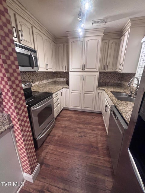 Photo #3: 2250 Sylvania Avenue