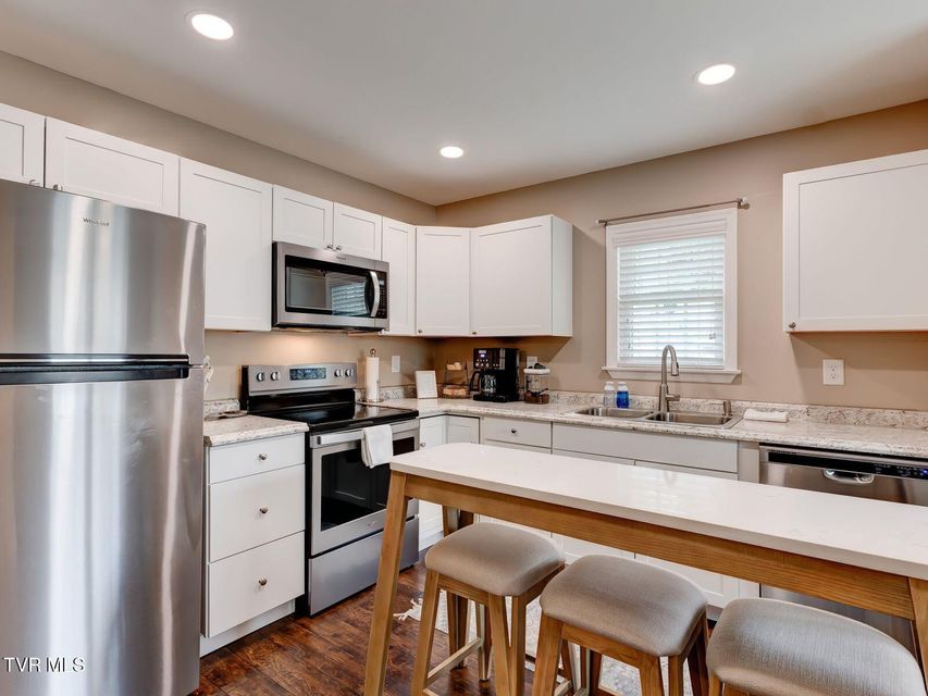 Photo #6: 3001 Mayfield Drive