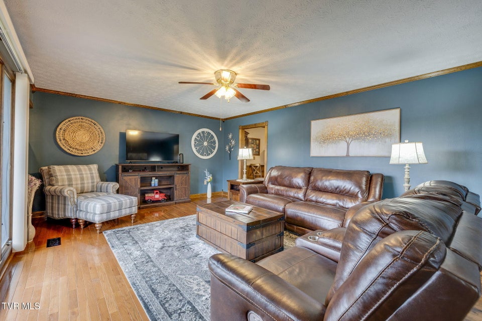 Photo #5: 309 Armstrong Drive