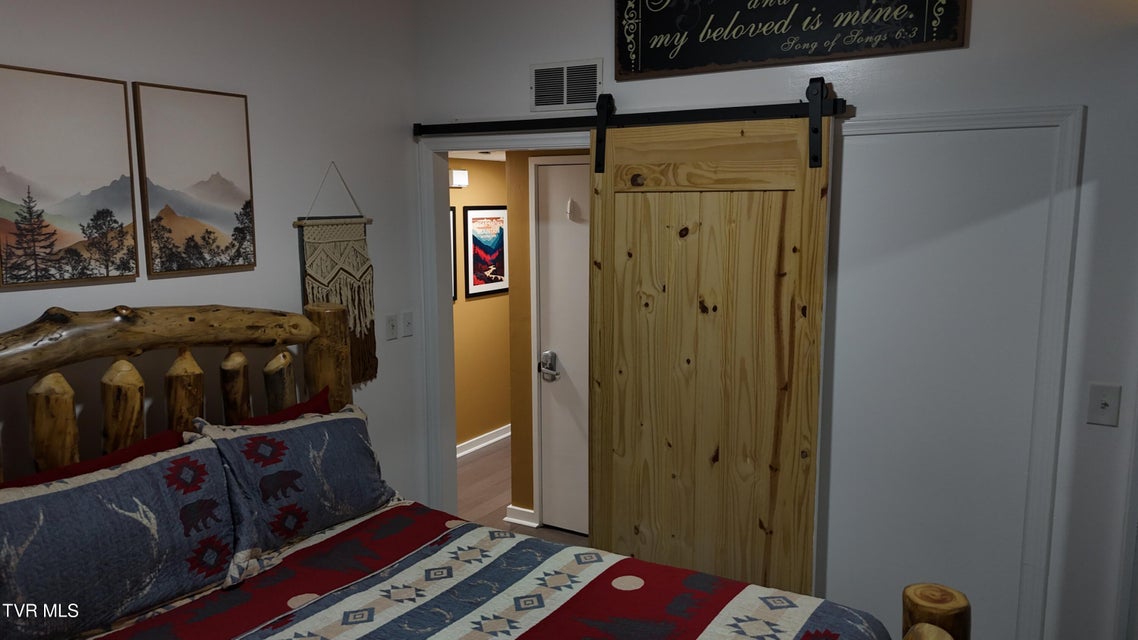 Photo #28: 1081 Cove Road