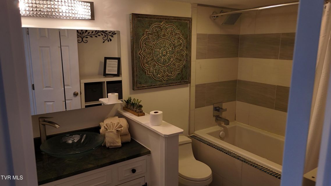 Photo #32: 1081 Cove Road