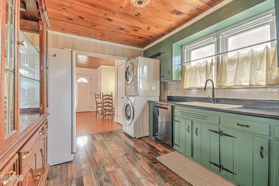 Photo #6: 241 Anderson Street