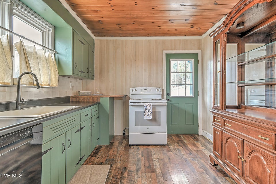 Photo #8: 241 Anderson Street