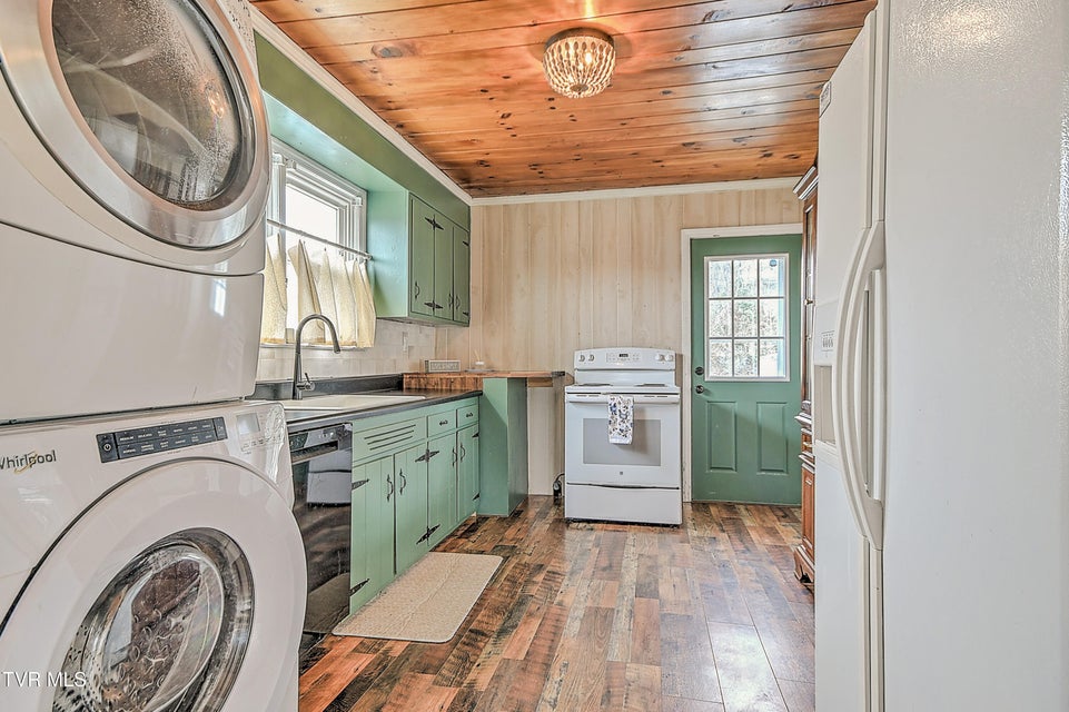 Photo #9: 241 Anderson Street