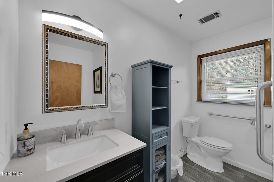 Photo #25: 3402 Amoyee Drive