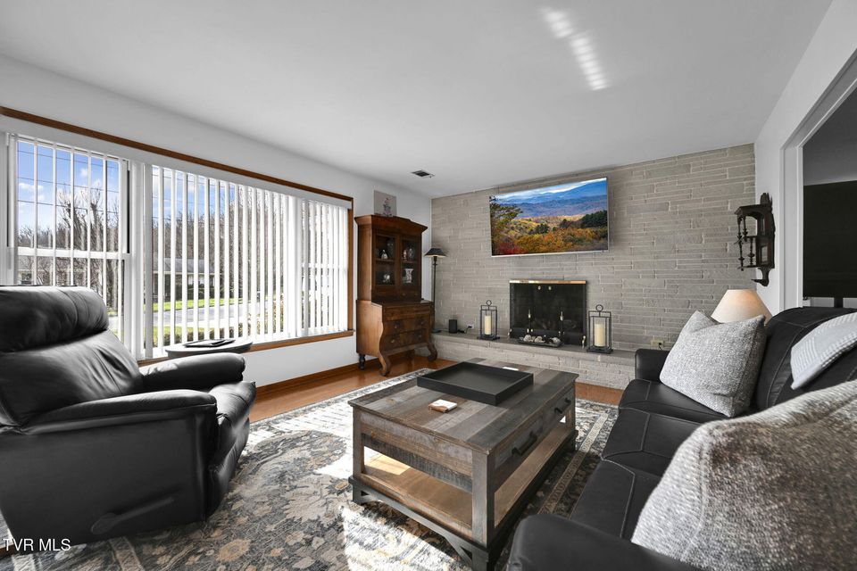 Photo #11: 3402 Amoyee Drive