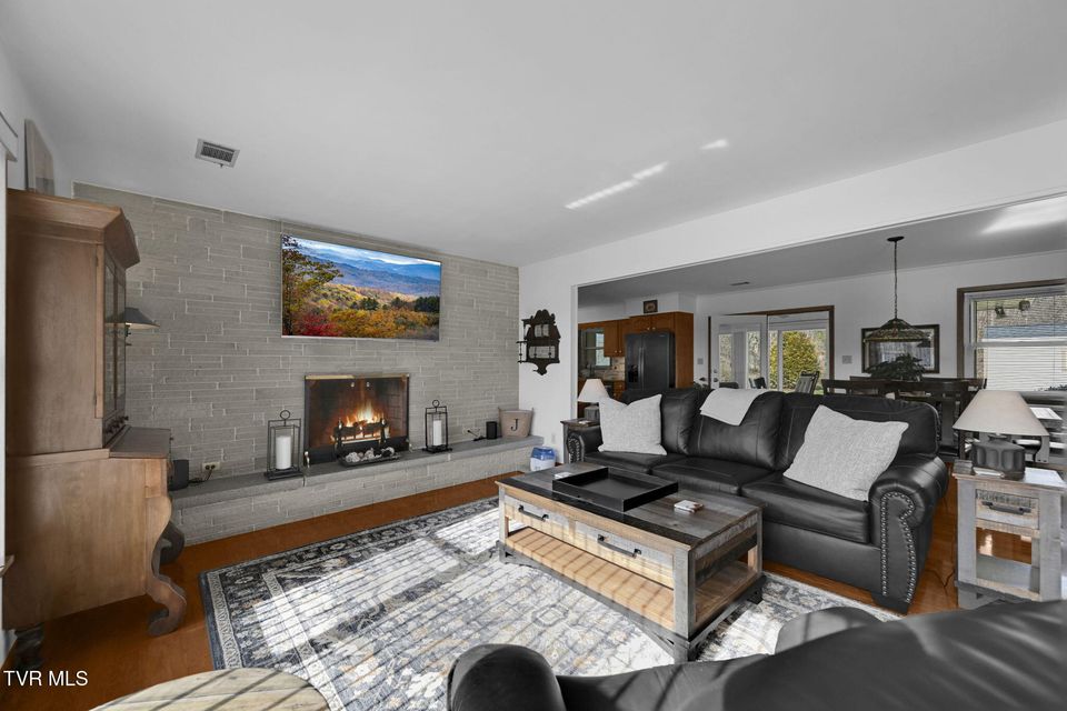 Photo #10: 3402 Amoyee Drive