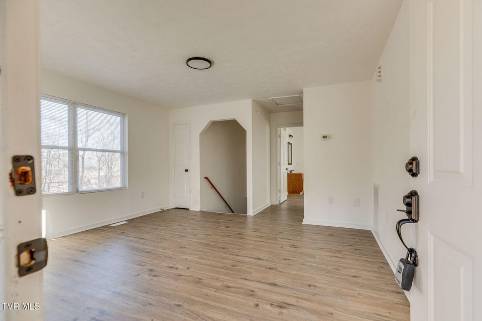 Photo #4: 120 Ray Circle