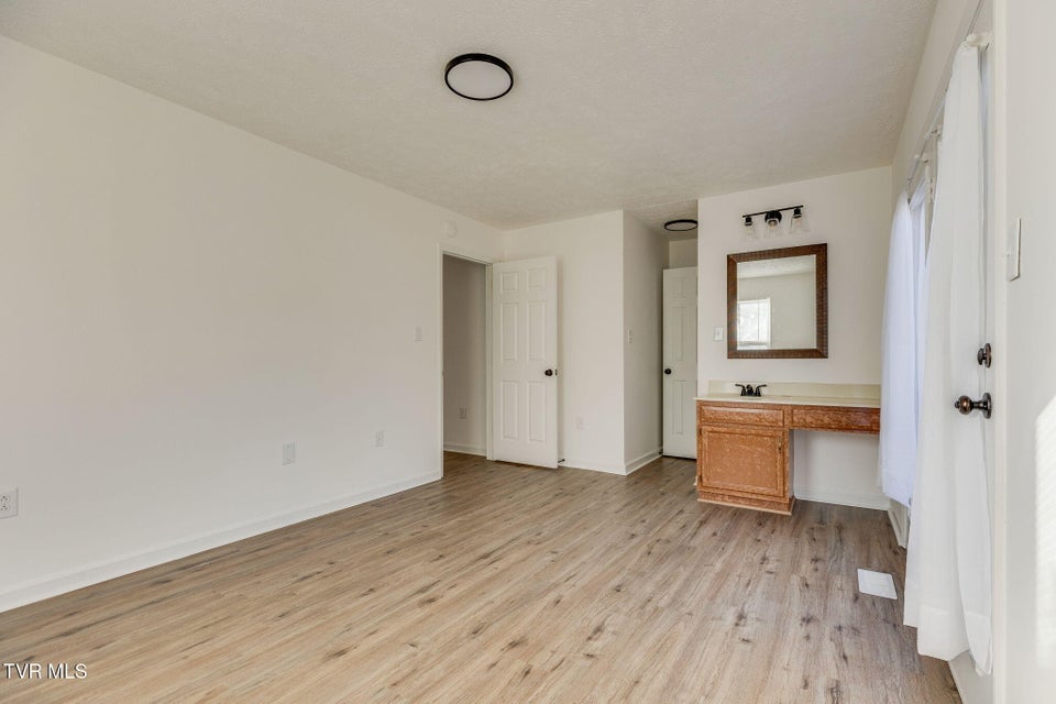 Photo #14: 120 Ray Circle