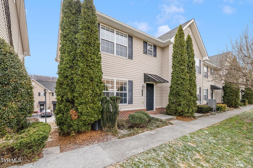 Photo #2: 2121 Greenwood Drive