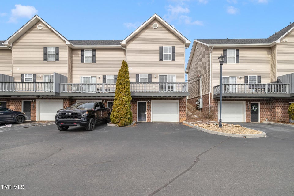 Photo #4: 2121 Greenwood Drive