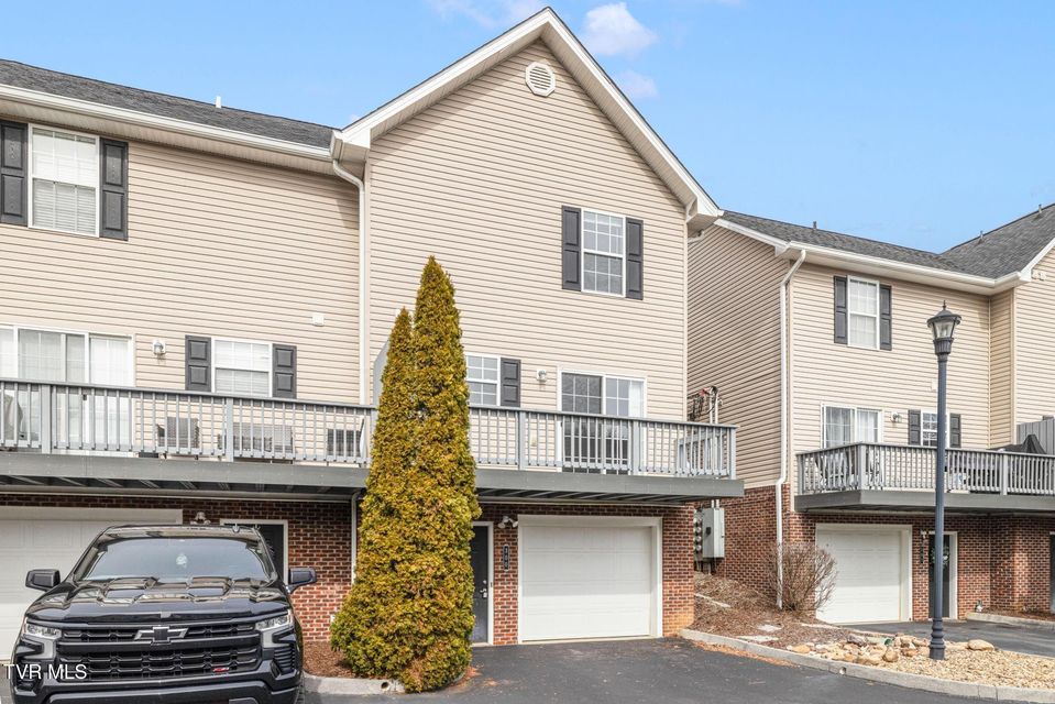 Photo #5: 2121 Greenwood Drive