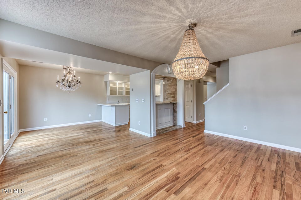 Photo #8: 166 Bentley Parc 