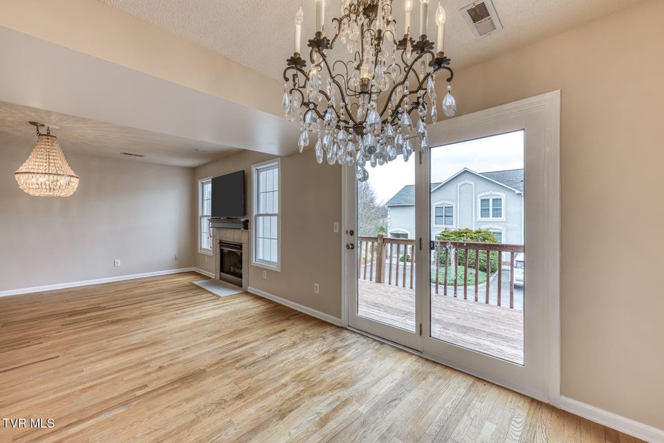 Photo #11: 166 Bentley Parc 