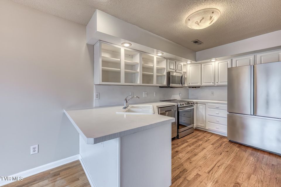 Photo #12: 166 Bentley Parc 