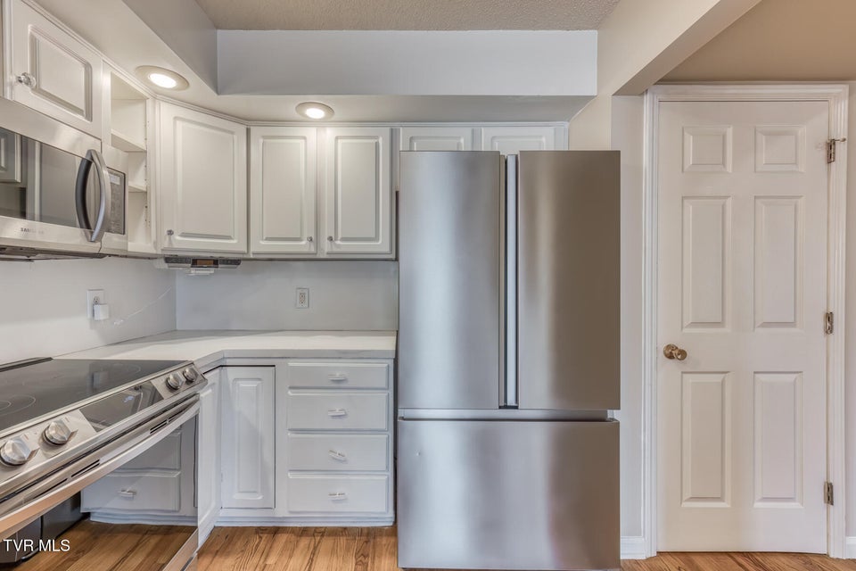 Photo #13: 166 Bentley Parc 