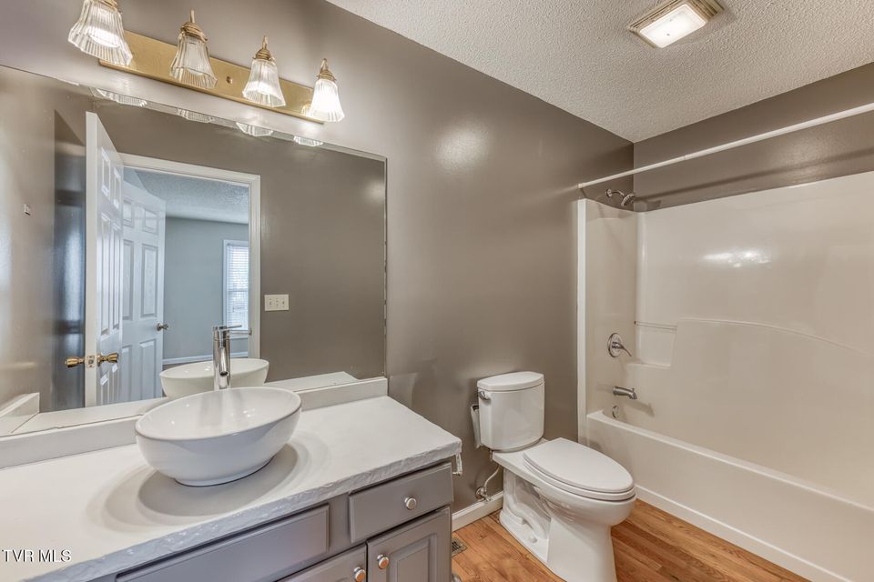 Photo #26: 166 Bentley Parc 