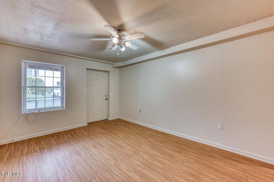 Photo #28: 166 Bentley Parc 