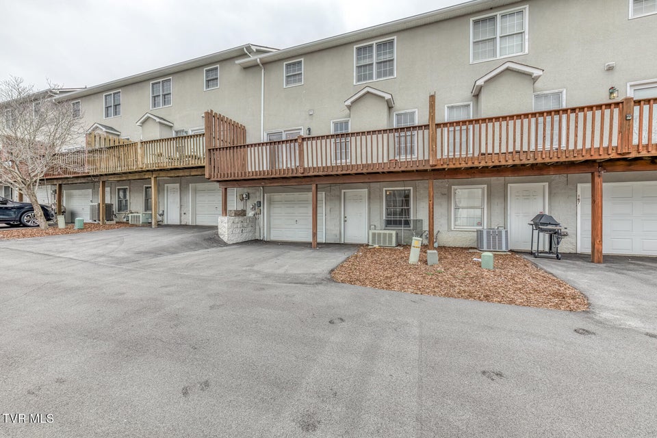 Photo #33: 166 Bentley Parc 