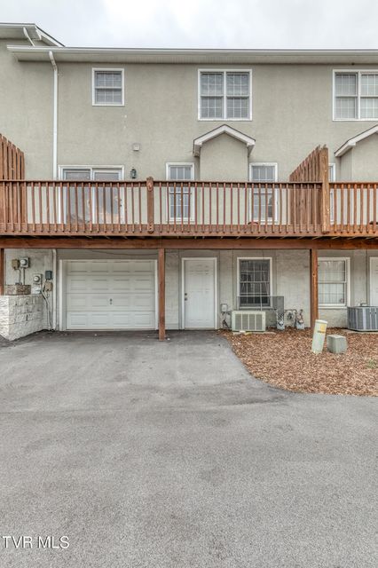 Photo #34: 166 Bentley Parc 